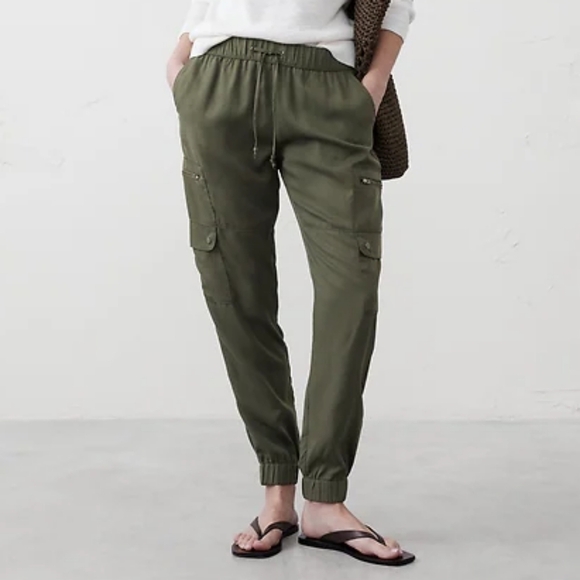 Banana Republic TENCEL Cargo Jogger Pants – Size LP Petite – Olive Green #128 - Picture 1 of 8